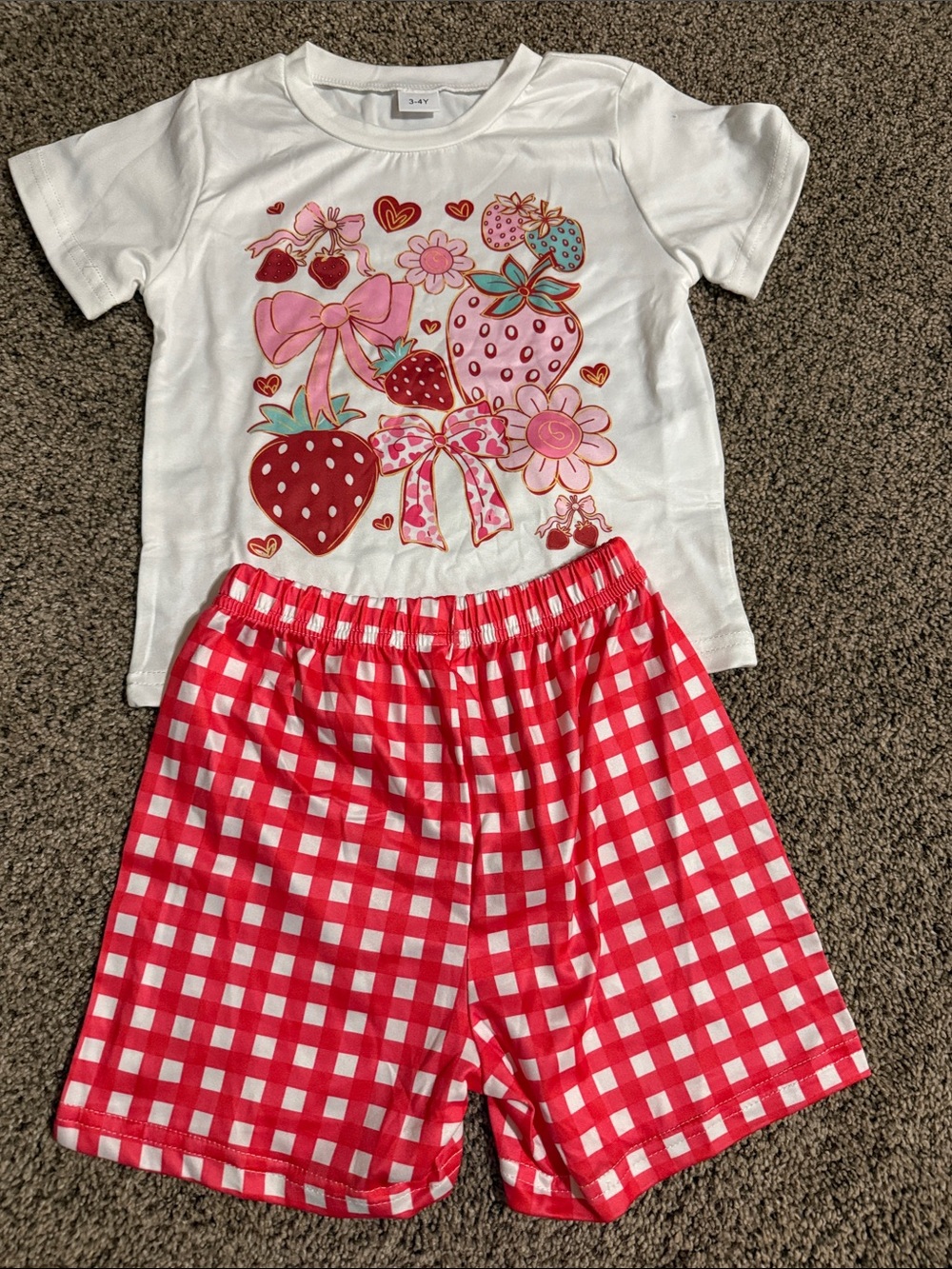 Little girls shorts outfit. Size 3-4 year. New in package